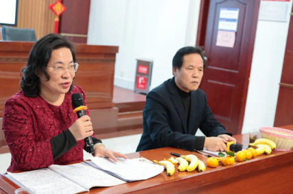 娄底市文正高级中学举行青年教师汇报课座谈会，共绘教学成长新蓝图