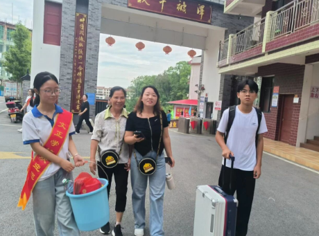 娄底市文正高级中学 | 以梦为马，扬帆起航，2025级高一新生军训报到剪影